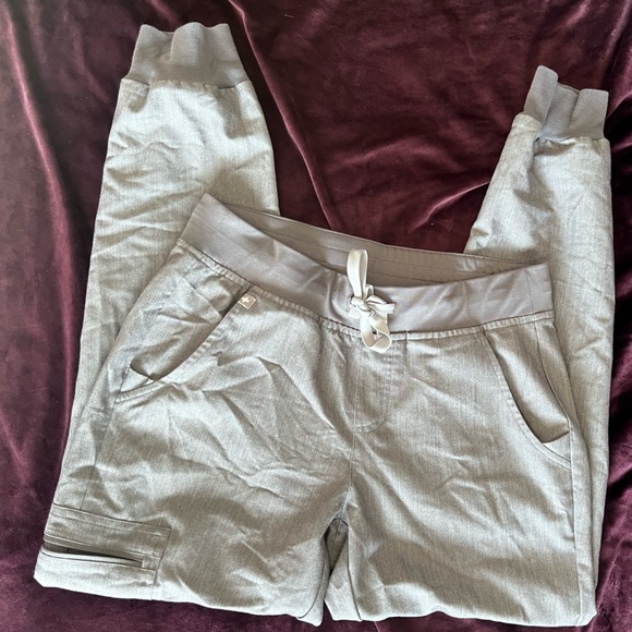 Figs Scrub Set (Graphite Color) - Picture 8 of 10